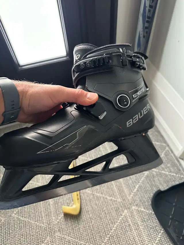 Bauer Konext2 Goalie Skates (size 10) in Hockey in Markham / York Region - Image 6