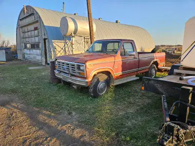 Listed for sale is a 1983 Ford F250. Nice 3/4 ton truck. Is a 2 wheel drive with a 4 speed auto powe...