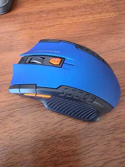 Elevate your gaming experience with this 2.4GHz wireless 6D gaming mouse. In used condition, this er...