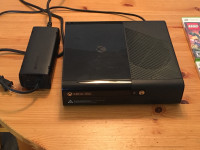 XBOX 360, including 5 games, 4 controllers and 1 charger