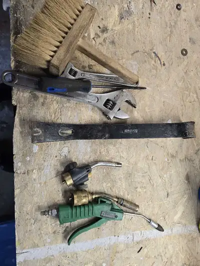 Assorted tools, View more