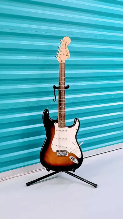 Squier Stratocaster – 3-Color Sunburst, Laurel Fingerboard, View more