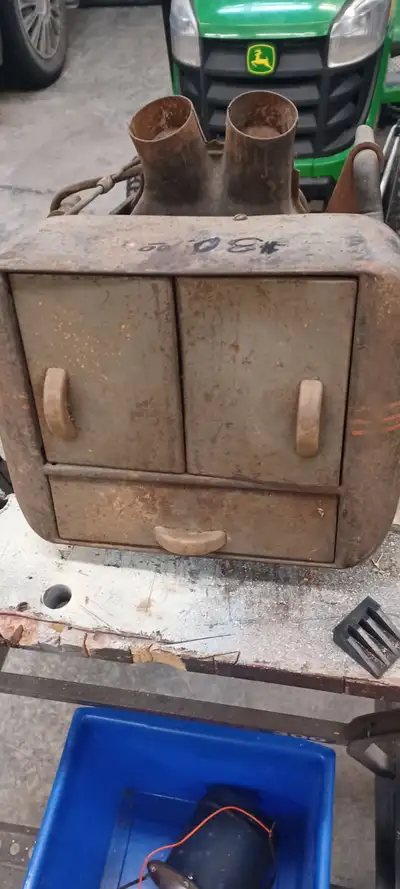 Vintage accessory car/truck heater. Good original condition, core tested to 18lbs. pressure, 6 volt...