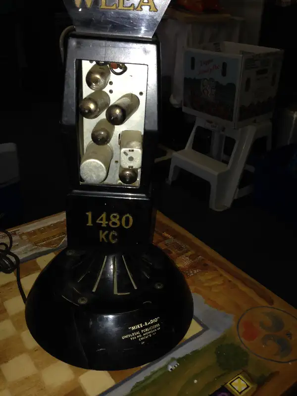 VINTAGE BAKELITE WLEA 1480 KC MIKE-RADIO UNIVERSAL PUBLICIZERS in Arts & Collectibles in Mississauga / Peel Region - Image 5