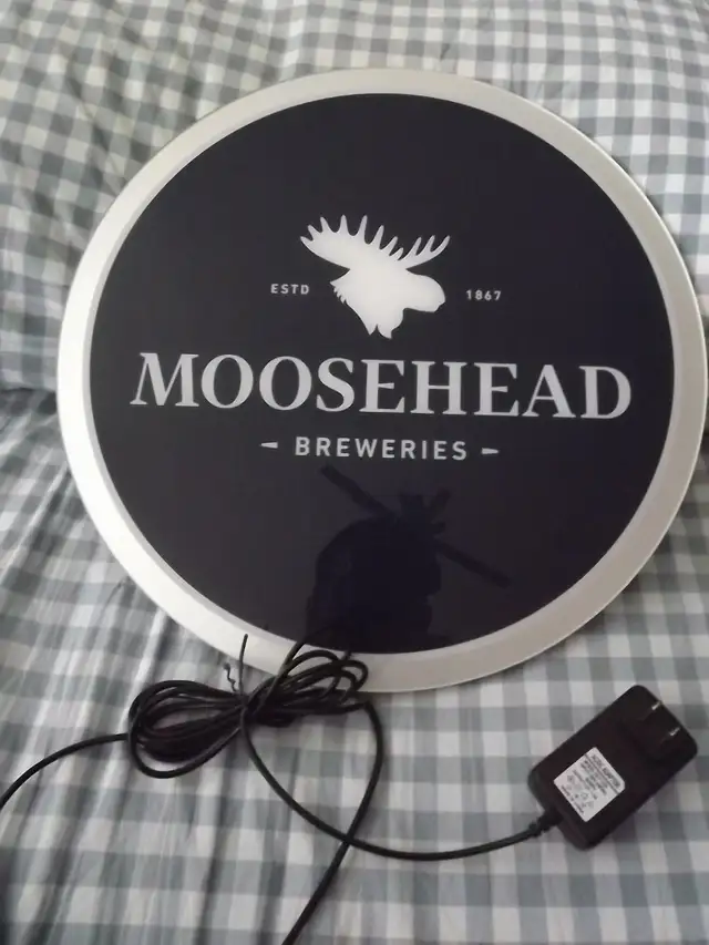 MOOSEHEAD ROUND LIGHT - UP SIGN/BAR & PUB SIGN/15 INCH DIAMETER in Arts & Collectibles in City of Toronto - Image 8