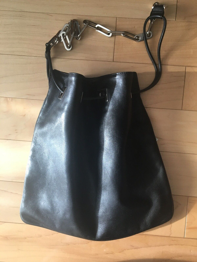 Gucci bucket bag vintage black leather dans Femmes - Sacs et portefeuilles  à Longueuil/Rive Sud