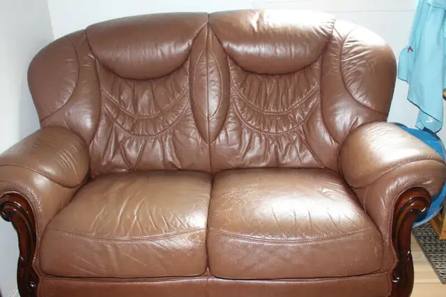 divan en cuir brun in Couches & Futons in Drummondville - Image 5