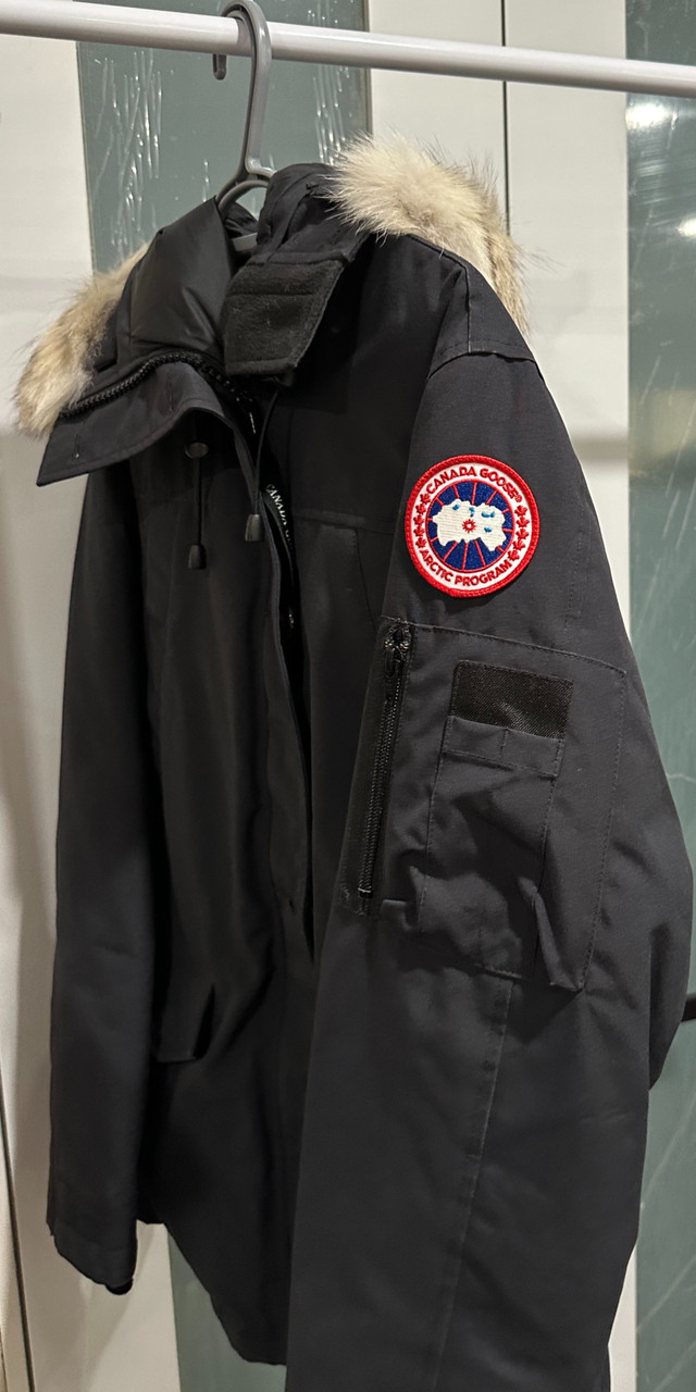 CANADA GOOSE JACKET FOR SALE in Women's - Tops & Outerwear in City of Toronto - Image 3