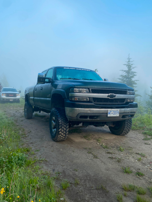 2001 Chevrolet Silverado 2500 in Cars & Trucks in Nelson - Image 4