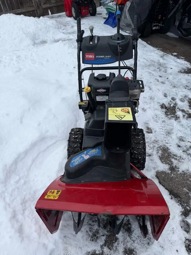 Toro snowblower in Snowblowers in Oshawa / Durham Region - Image 2