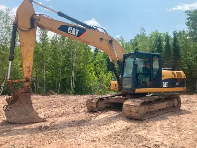 1 OWNER MACHINE 2012 CAT 320DL WITH 40" CRAIG BUCKET WITH NEW TEETH 9100 HOURS A/C , HEATED CAB , HE...