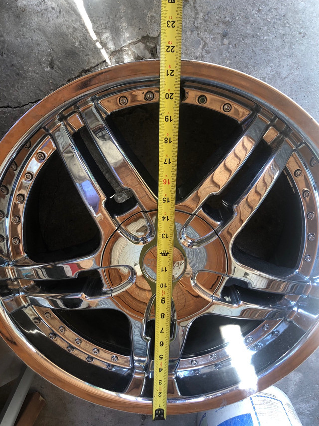 1 Chrome Rim  in Free Stuff in City of Toronto - Image 2