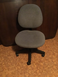 Chaise de bureau grise hauteur fixe