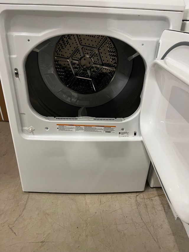 GE electric dryer white new condition  in Washers & Dryers in Stratford - Image 4