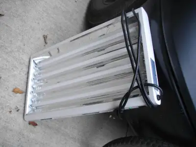 FLORESENT GROW LIGHT FIXTURE WITH ALL WORKING BULBS, View more