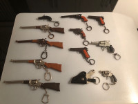 Vintage 11  porte-clés thématique  d’armes