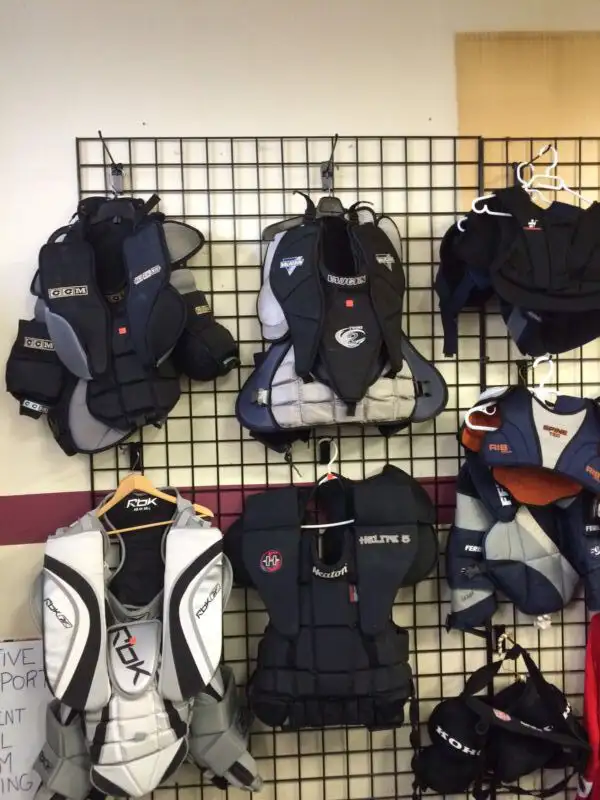 Hockey skates and equipment for sale in Hockey in Kingston - Image 6