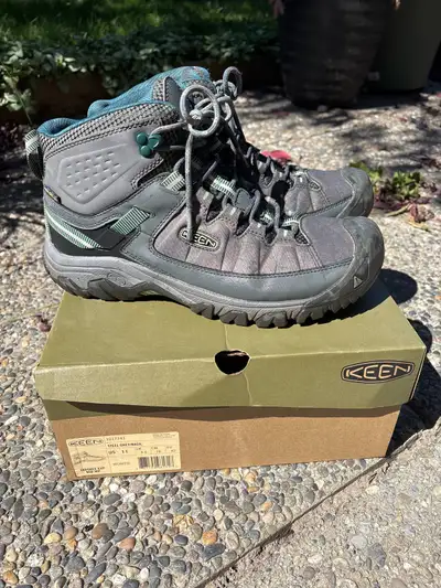 Keen Women's Hiking Boots (11), View more