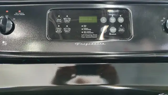 —Electric Stove “FRIGIDAIRE” 30 inch (in great condition) in Stoves, Ovens & Ranges in Barrie - Image 5