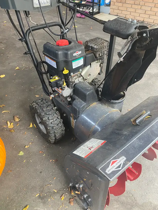 Snow Blower for Sale in Snowblowers in City of Toronto - Image 2