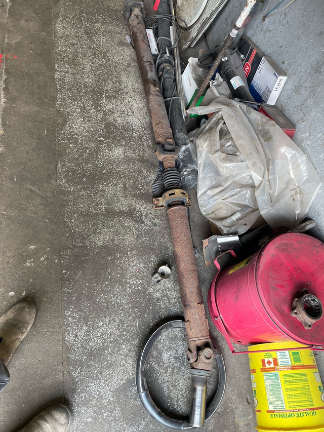 2006 4x4 dodge mega cab driveshaft in Cars & Trucks in Oakville / Halton Region