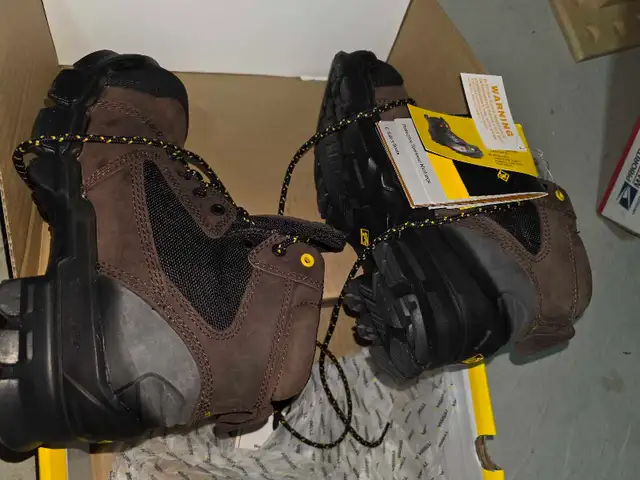 Terra Zephyr Boots - Size 7 in Men's Shoes in Markham / York Region - Image 4