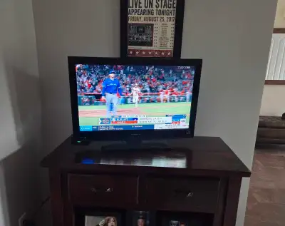 26" television with 2 HDMI ports Comes with stand, remote and screws for wall bracket (if required)...