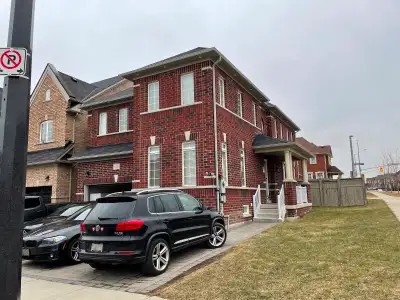 2 bedrooms basement apartment prime location in Mississauga