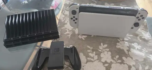 Nintendo Switch OLED in Nintendo Switch in Longueuil / South Shore - Image 4