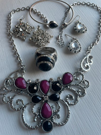 Antique Style Vintage Jewellery Set $15