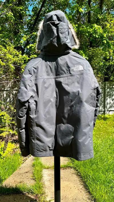 • Size Medium • 75% Goose down • Used a few times, great condition, small hole (burning ember) which...