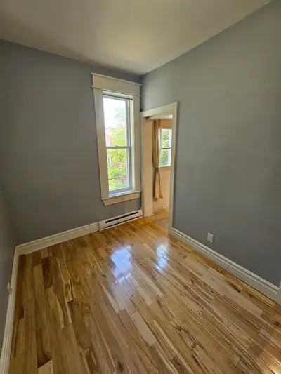 Très joli 4 1/2 . Appartement avec 2 chambres fermées dans le super quartier de Rosemont Une chambre...