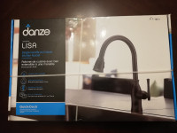 BNIB Danze Lisa Single Handle Pull Down Kitchen Faucet Bronze
