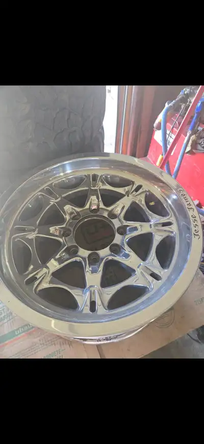 Five Jesse James rims with rubber nearly new