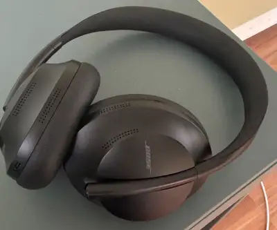 THIS HEADPHONE IS GREAT AND IT'S ALMOST LIKE TO NEW. BUT I WANT CASH.