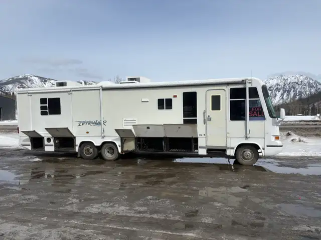 Renovated Damen intruder motorhome in RVs & Motorhomes in Grande Prairie - Image 3