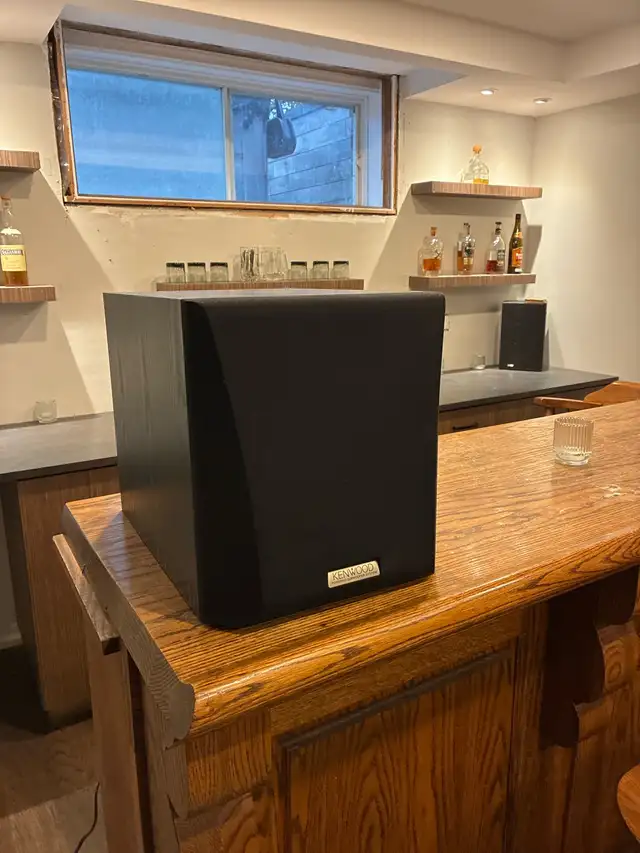 Kenwood powered subwoofer in Speakers in Markham / York Region - Image 2