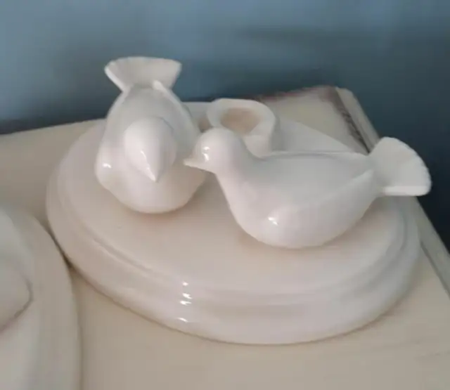 Pair of white porcelain bird couple candle holders in Arts & Collectibles in Markham / York Region - Image 4