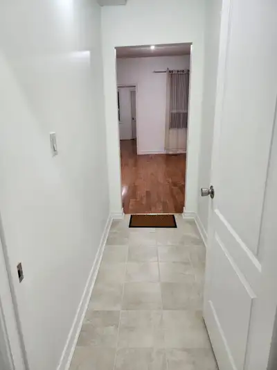 Newly Renovated 2 Bedroom Apartment w/ Garage Near Dufferin Mall