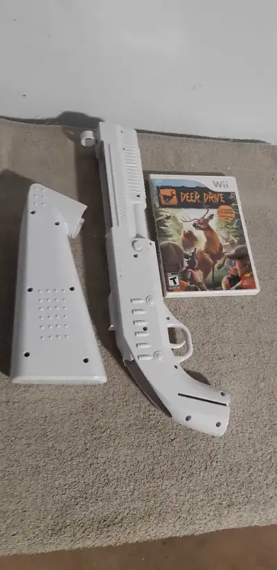 Get ready to aim and shoot with this used Nintendo Wii Deer Drive game, complete with the zapper gun...