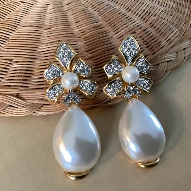 Stunning VTG Statement Earrings/Offset Necklace/Stretch Bracelet in Jewellery & Watches in West Island - Image 3