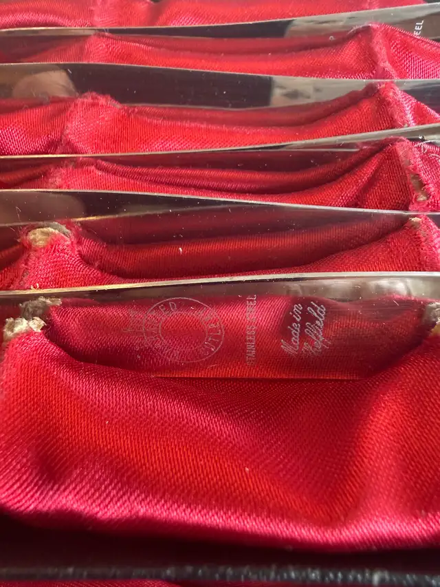 Crown Crest Sheffield Cutlery Set in Kitchen & Dining Wares in City of Toronto - Image 5