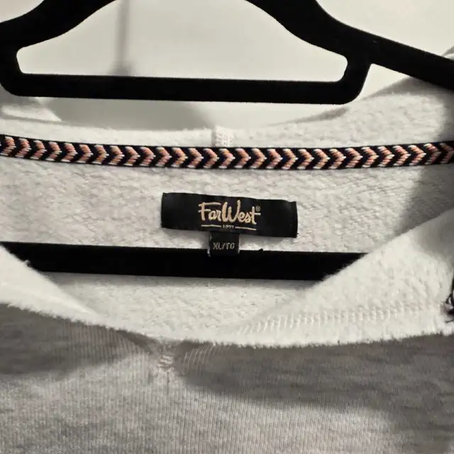 FarWest Grey Hoodie: Size XL in Women's - Tops & Outerwear in Winnipeg - Image 4