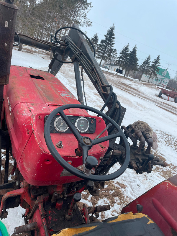 4wd drive loader tractor for sale. in Farming Equipment in Moncton - Image 3
