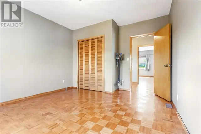 Beautifully renovated house-286 Eyre St, Sudbury in Long Term Rentals in Sudbury - Image 6