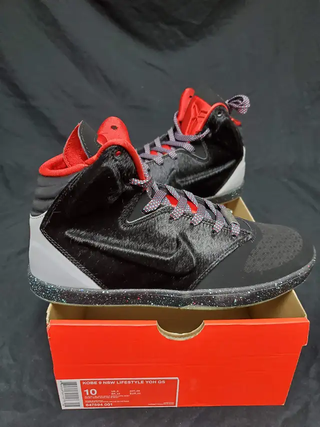 NEW NIKE KOBE 9 NSW YEAR OF THE HORSE *RARE SNEAKERS* (SIZE 10) in Men's Shoes in Hamilton - Image 2
