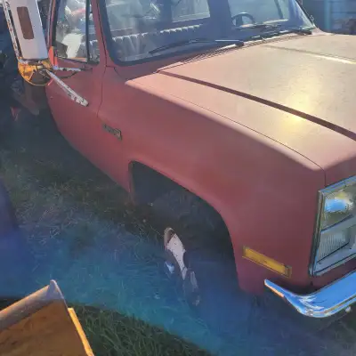 1987 Gmc dually 4x4 was going to fix it but decided to retire don't know what it needs but if your h...