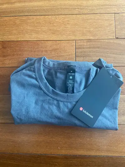 (New) Men’s Lululemon Long Sleeve Shirt (Medium), View more