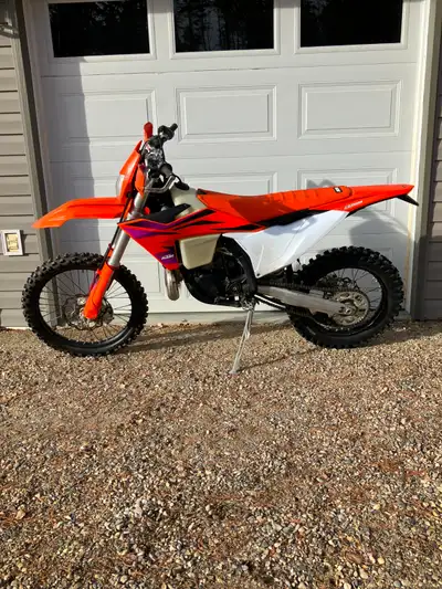 Cycra hand guards Gnarly pipe - have the new stock pipe as well Rekluse clutch Tires have 2 short ri...