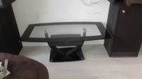 Coffee and 2 endtables for sale